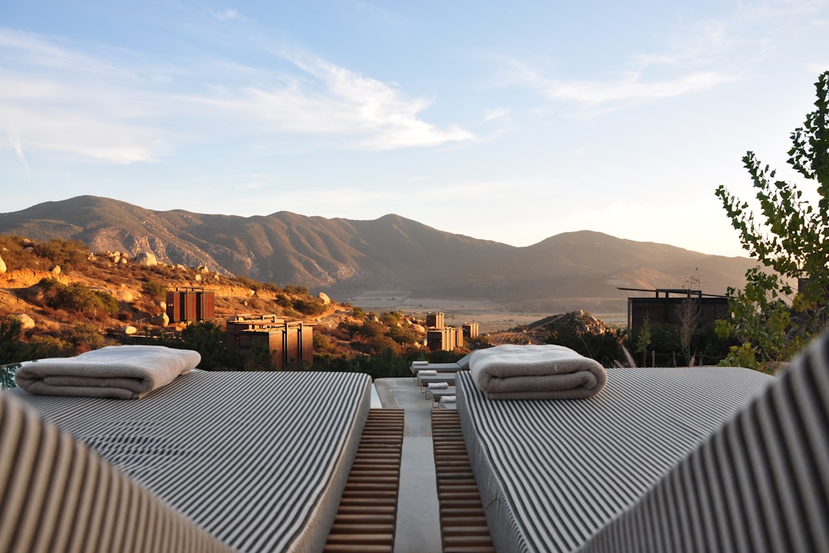 Palm Grove Suites