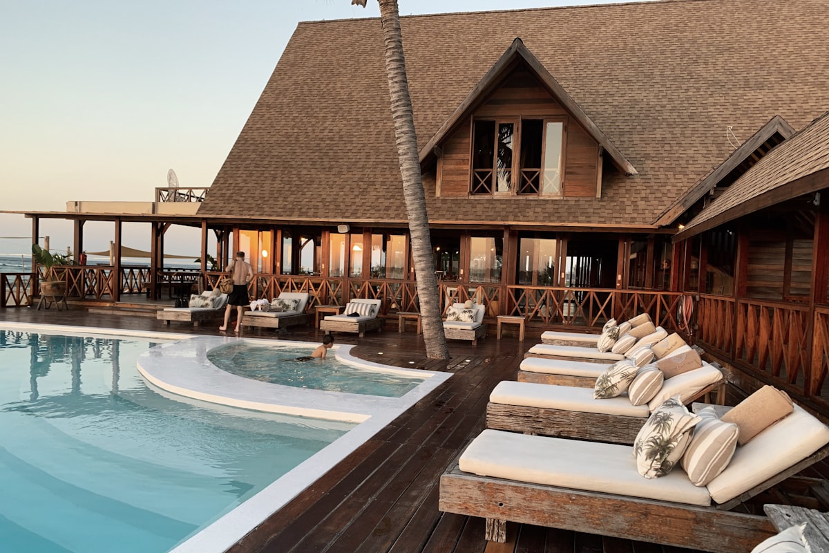 Palm Grove Suites